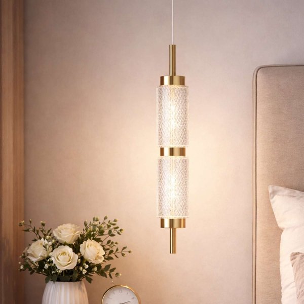 Luminaire LED suspendu NICOLE acrylique et doré, tulipe élégante, idéal pour chambres et salons au style glam